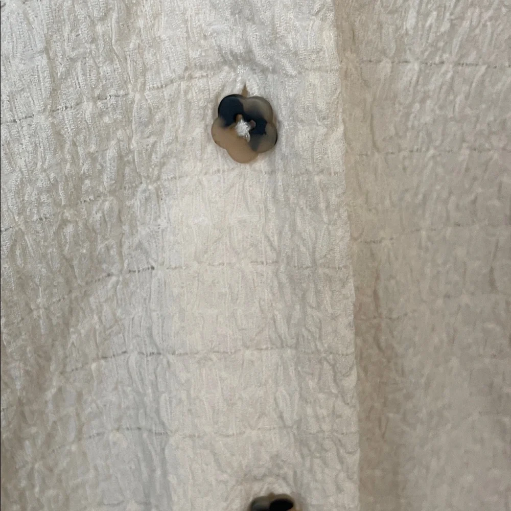🤍 Madewell Off-White Textured Button-Down Shirt 🤍 - Picture 3 of 5